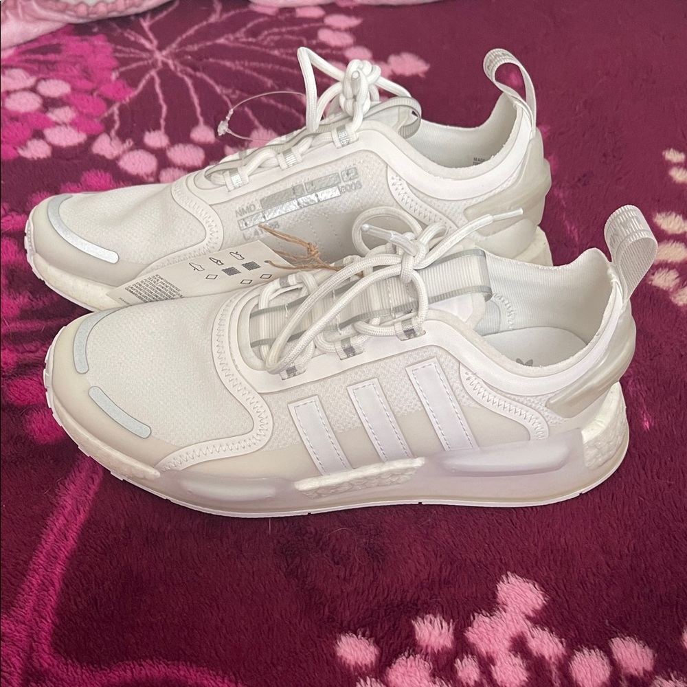 NWT Adidas Womens Original NMD_V3 Triple White Running Sneakers GZ2133